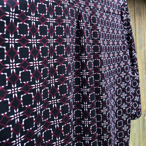 Sale! Short Sleeve Black & Red Pattern Top - Picture 8 of 8